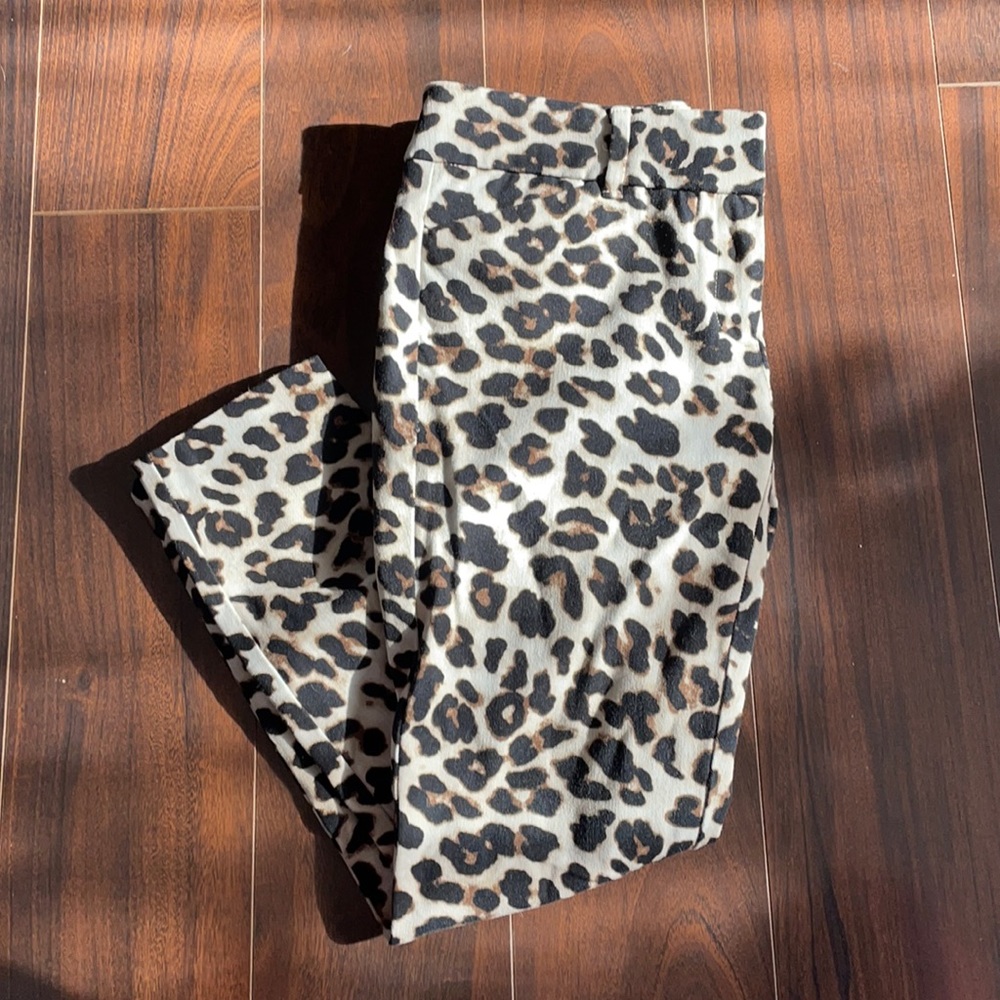 NY&CO Petite Chetah Cropped Trousers